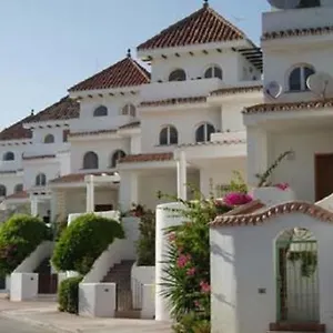 Modern Townhouse 7 Mins Walk From The And 15 Mins From Port Сasa de vacaciones